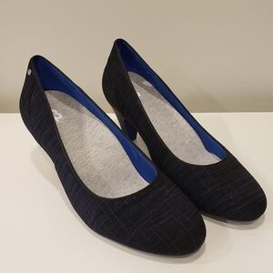 Sz 10.5 Betabrand "On Your Mark" Heels